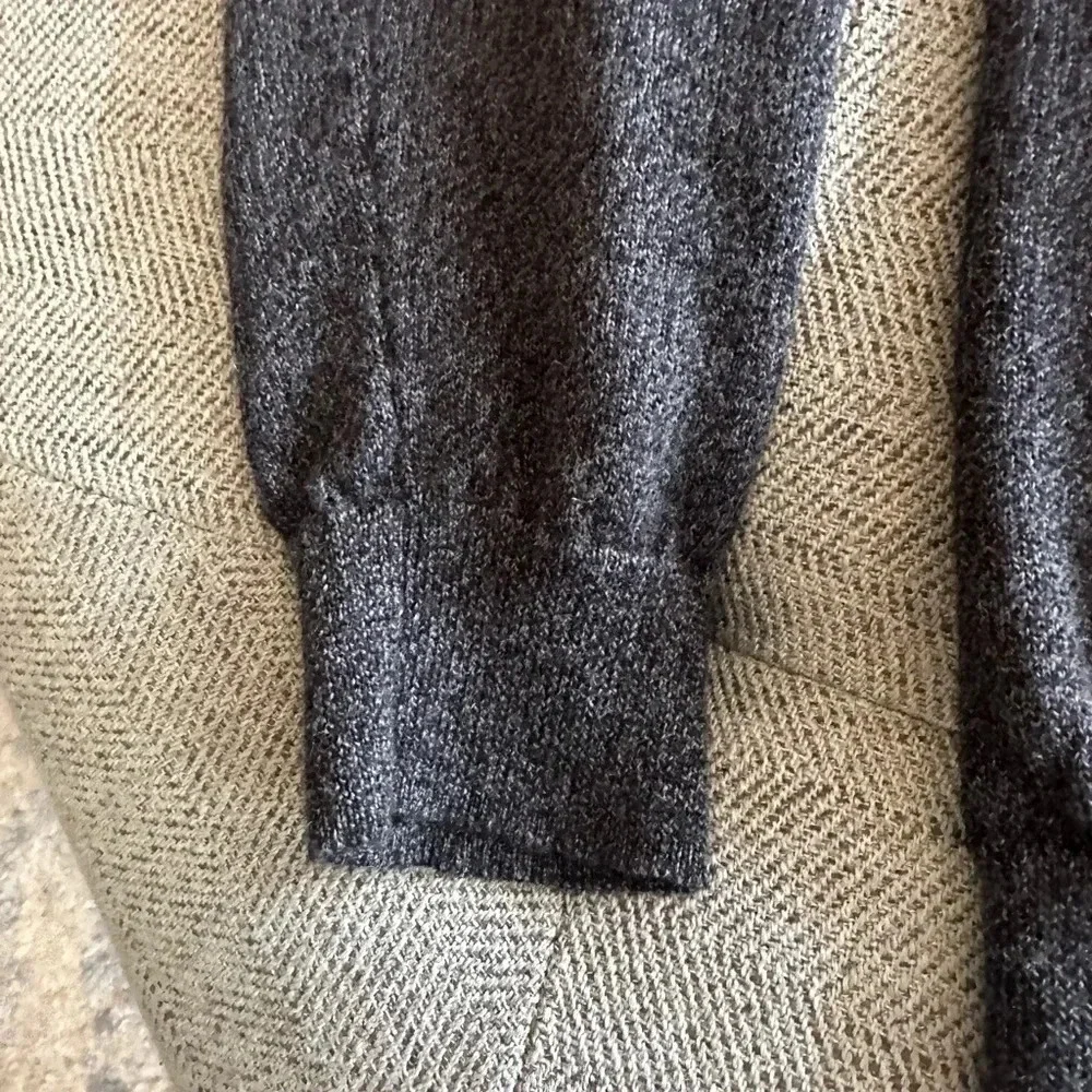Calvin Klein Gray Italian Merino Wool V-Neck Sweater Men’s Size Medium